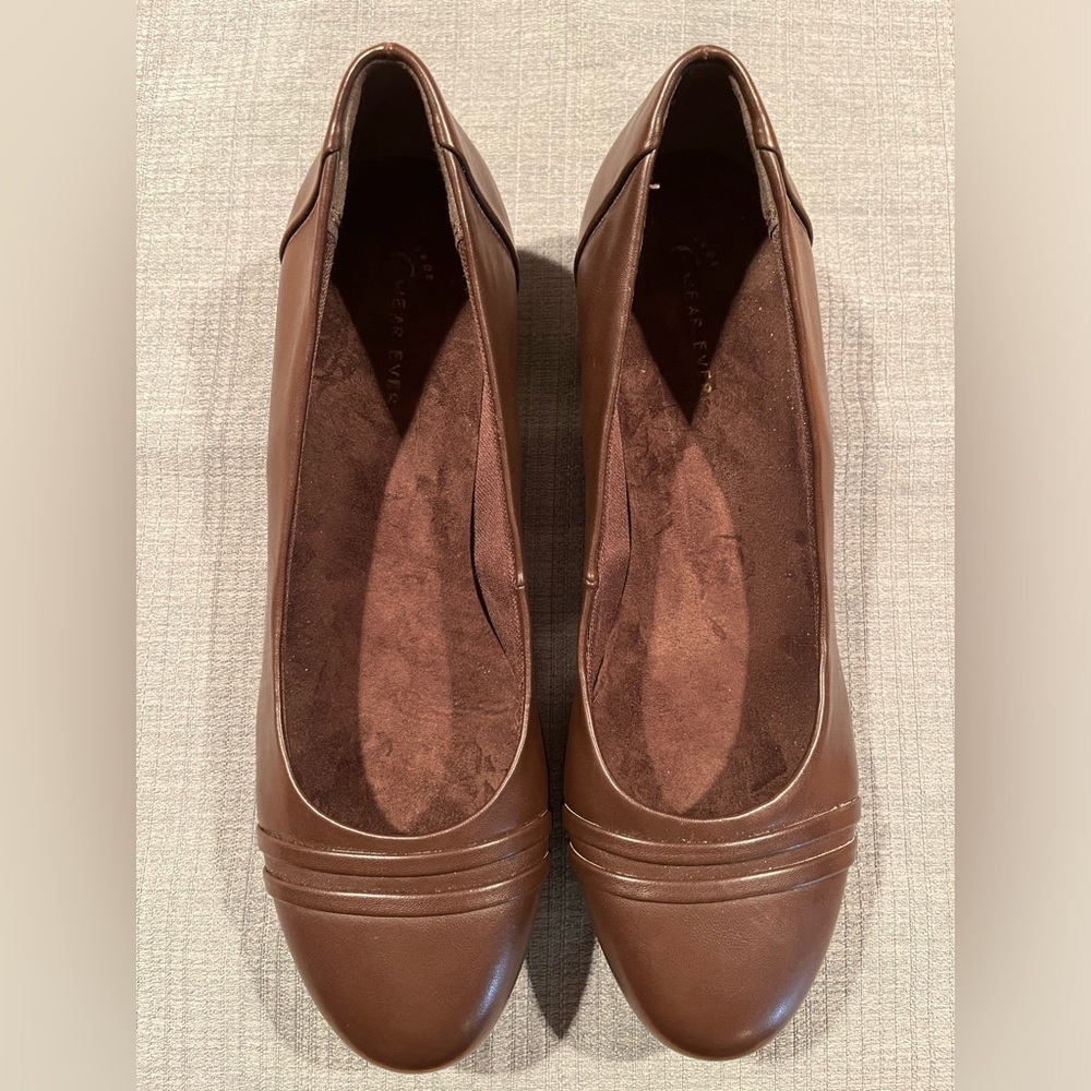 Wear Ever Womens Slip On Shoe - Size 8